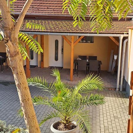 Paradise Apartmanhaz เอ็กเกอร์ ภายนอก รูปภาพ